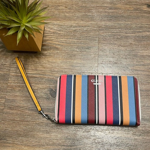 Large striped Guess wallet - Picture 1 of 6